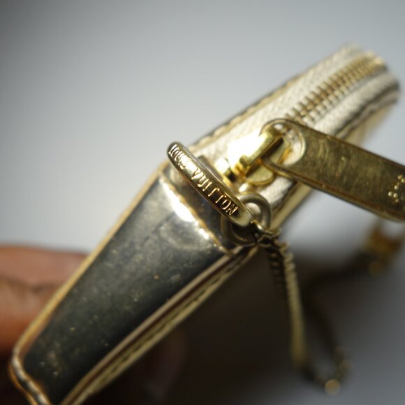 Louis Vuitton Vernis Patent Leather Miroir Heart Coin Purse, Sz 4 in x 4.25 in - Picture 13 of 16